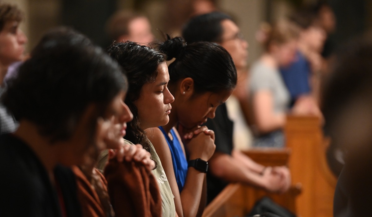 Students praying at the Mass of the Holy Spirit