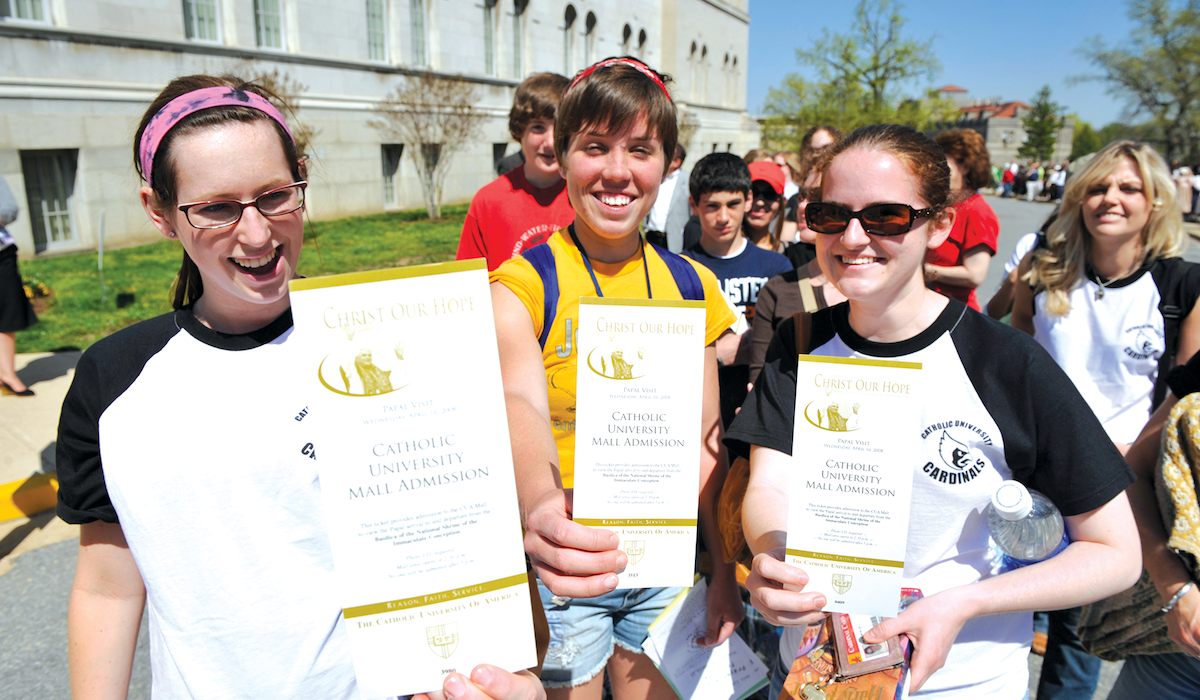 students on CUA's campus waiting for the pope's arrival