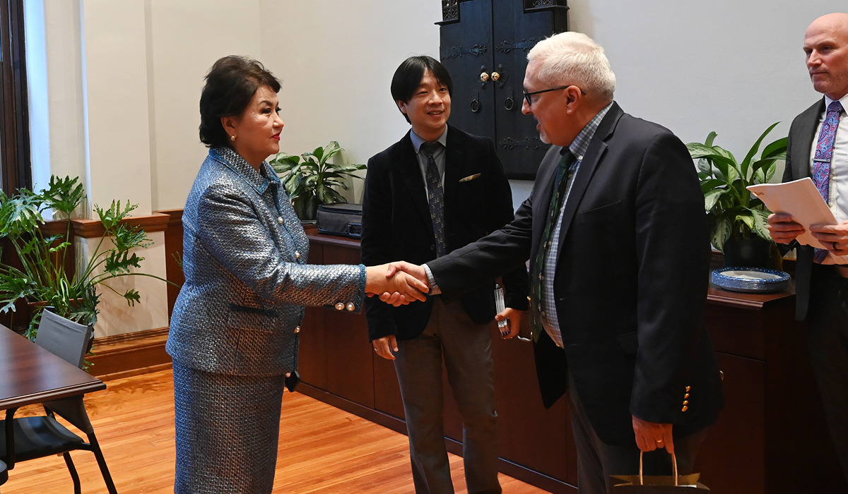 Internationally renowned violinist Aiman Mussakhajayeva visited campus from Kazakhstan on Tuesday, Oct. 3, to meet with University leadership for a conversation on cross-cultural collaboration. 