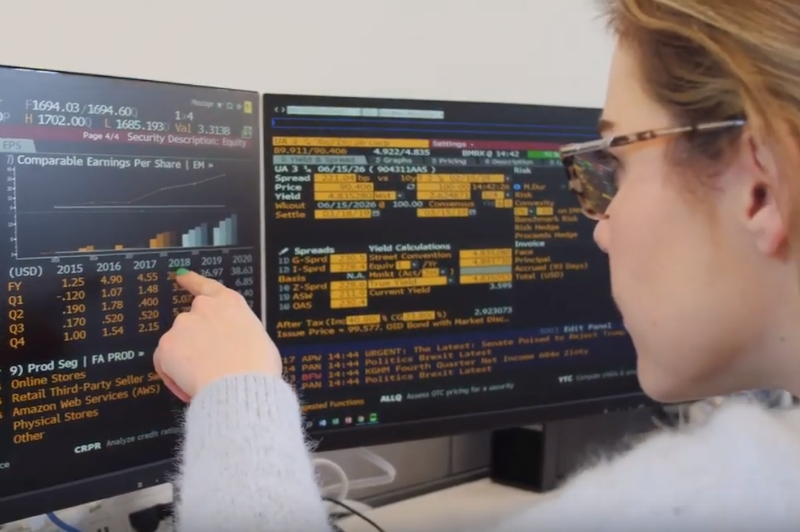 Student studying data analytics on a computer screen.