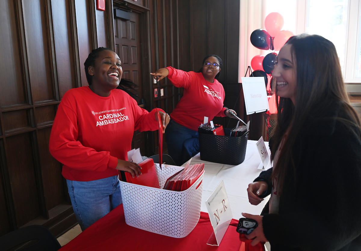 Two current students are assisting a new Cardinal during Cardinal Preview Day.