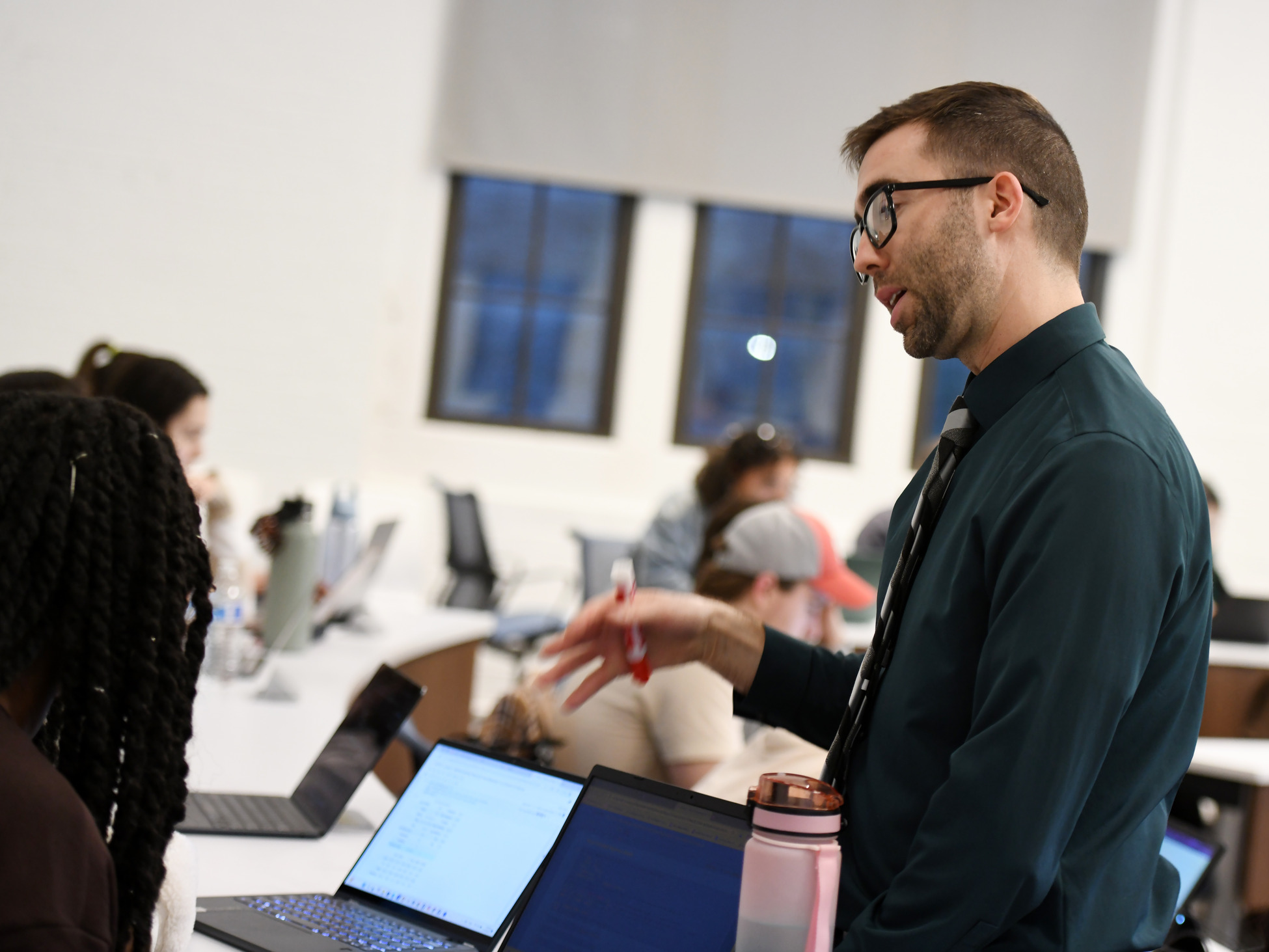 Richard Gallenstein speaks to a student