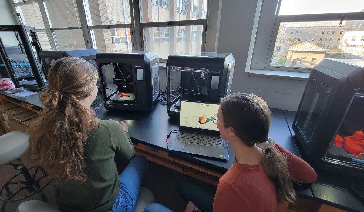 two young students using 3D animation builders