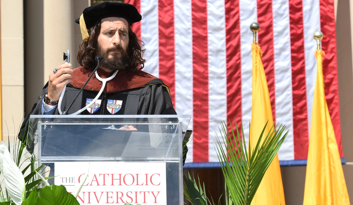 Jonathan Roumie accepted an honorary doctorate and brought along a stethoscope for his address to graduates. 