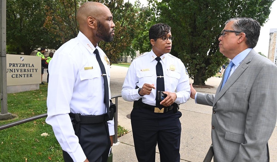 President Kilpatrick speaking to two members of law enforcement